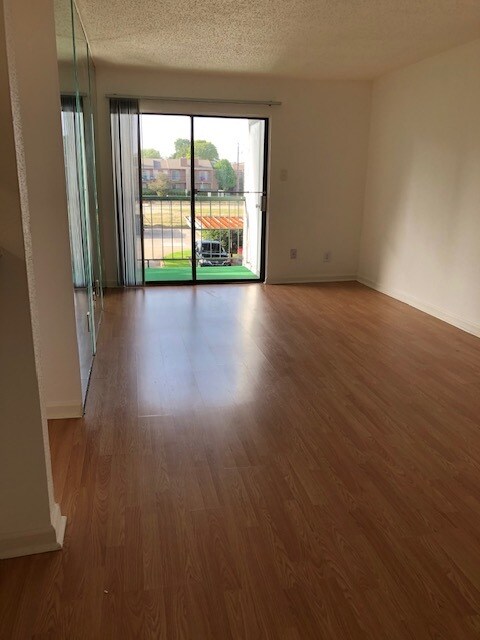 Photo - 2830 S Bartell Dr Unidad C211