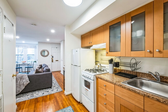 Photo - 605 E St SE Unidad B