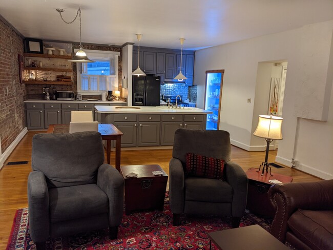 Kitchen - 1027 Cherokee Rd Apartments