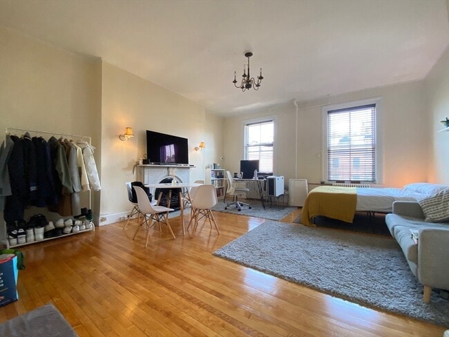 Building Photo - 244 Beacon St Unit 9