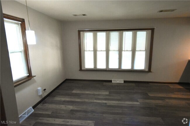 Building Photo - 3583 Lloyd Rd Rental