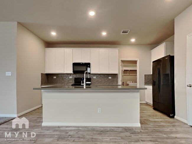 Building Photo - 116 Canis St