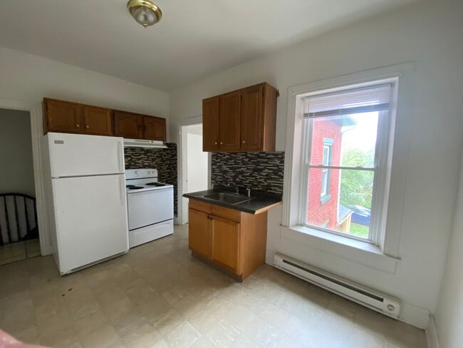 Building Photo - 1130 Willow St Unit 2