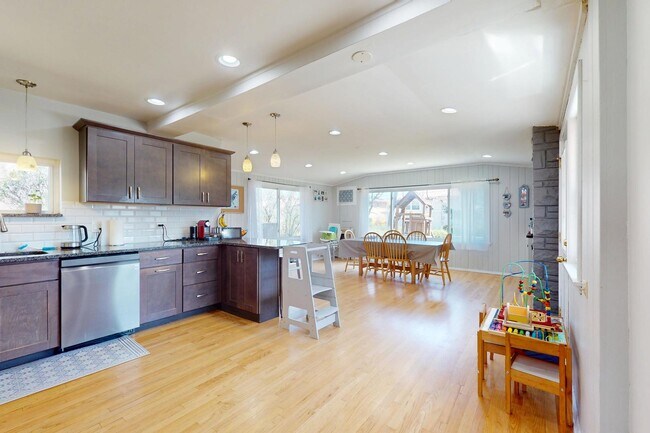 Photo - 9131 Kilbourn Ave