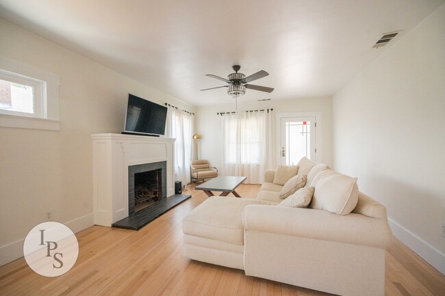 Photo - Beautifully Updated Fresno Tower Home, 3BR/2BA, plus Solar!!