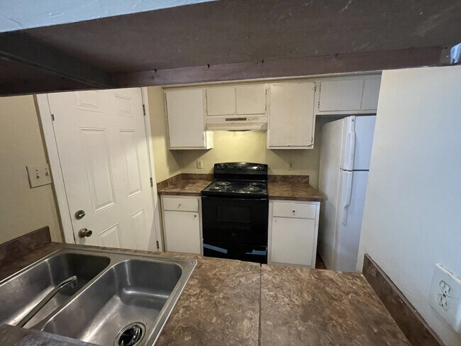 1643 Cedar Lake Dr Unit C
