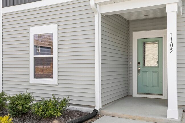 Photo - 1105 Umstead Grv Wy