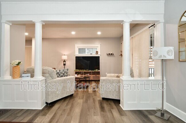 Photo - 918 N Temple Ave