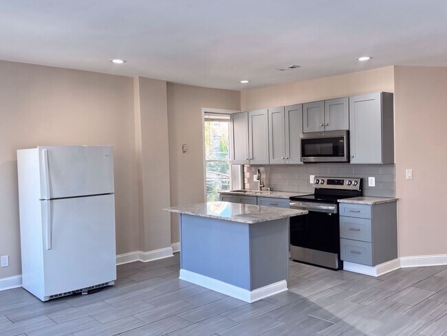 Photo - 1315 W 18th St Unit 2
