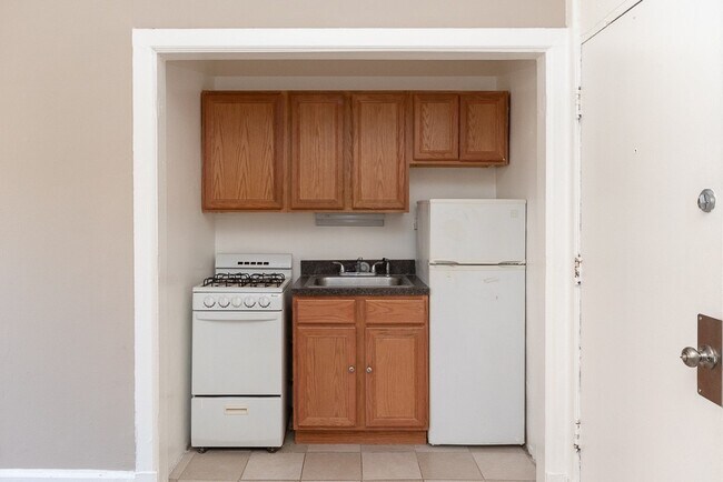 3824 N Fremont Unit 312