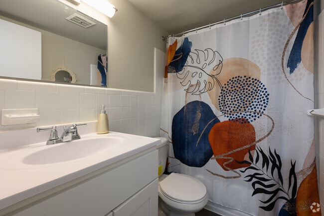 1BR, 1BA - Bath