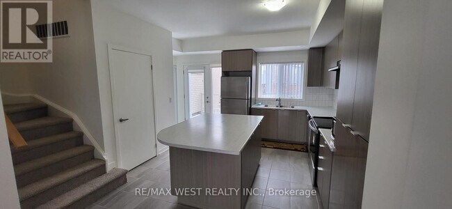 Photo - 1525 Kingston Rd