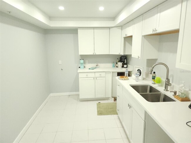 Photo - 255 Dolphin Point Unidad 809