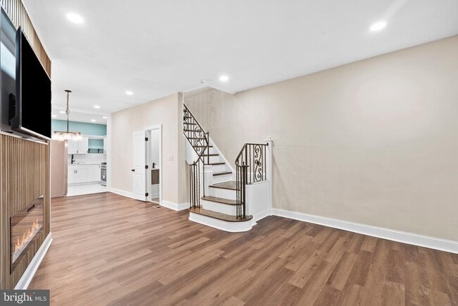 Photo - 5611 Stewart St