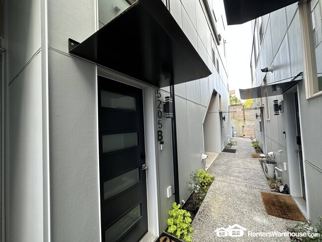 Building Photo - 5205b 51st Ave S Rental