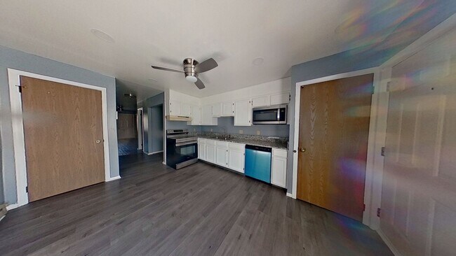 Photo - Recently Renovated 2 Bedroom Duplex
