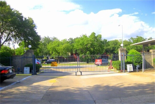 Photo - 8201 Richmond Ave Unit 18