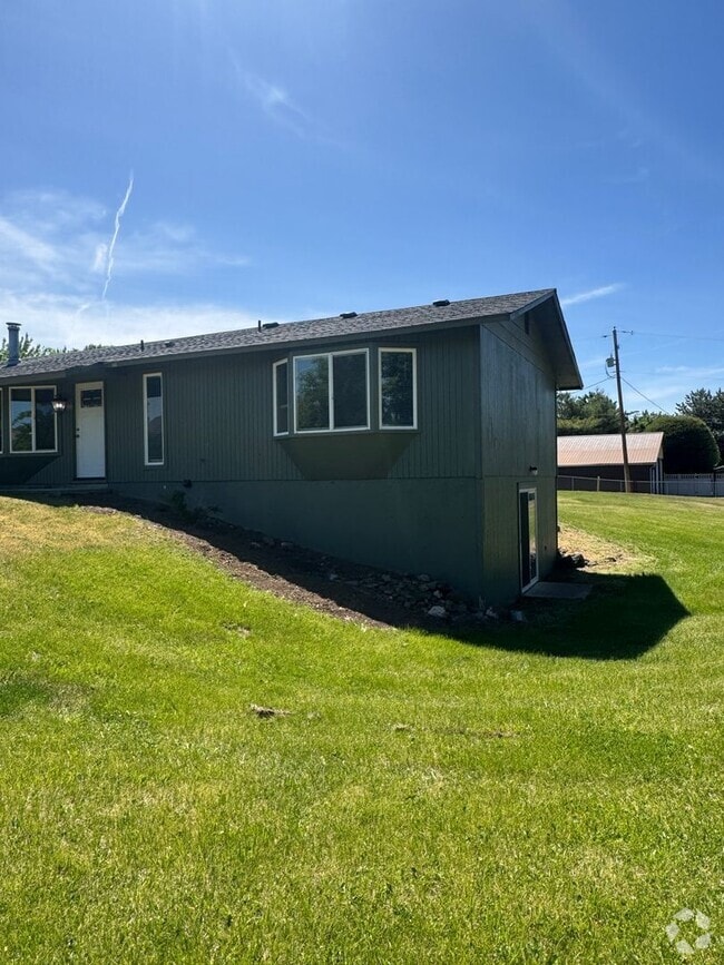 Building Photo - Non-Refundable & Security Deposit Total: $... Rental