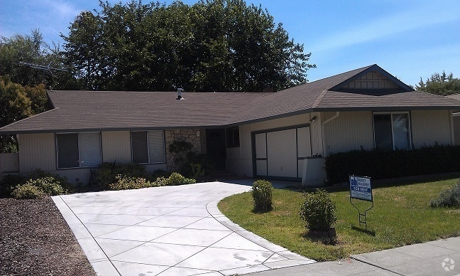 Building Photo - Close to Schools and Shopping Rental