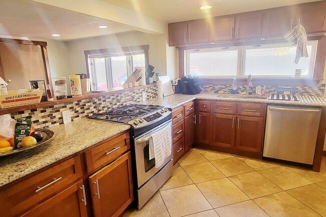 Building Photo - 5BD/3BA Home Near Pearl St, CU, Hiking, Park | $500 OFF First Months' Rent