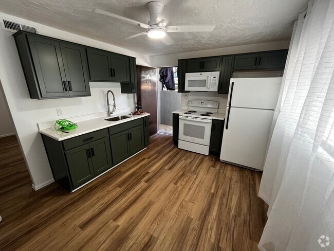 Building Photo - (400 W.) Right Duplex Unit 152 N. 400 W. Rental