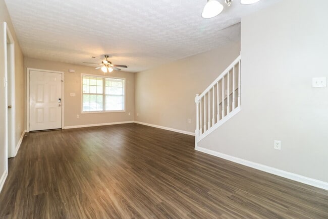 Photo - 1000 Weatherwood Pl NE