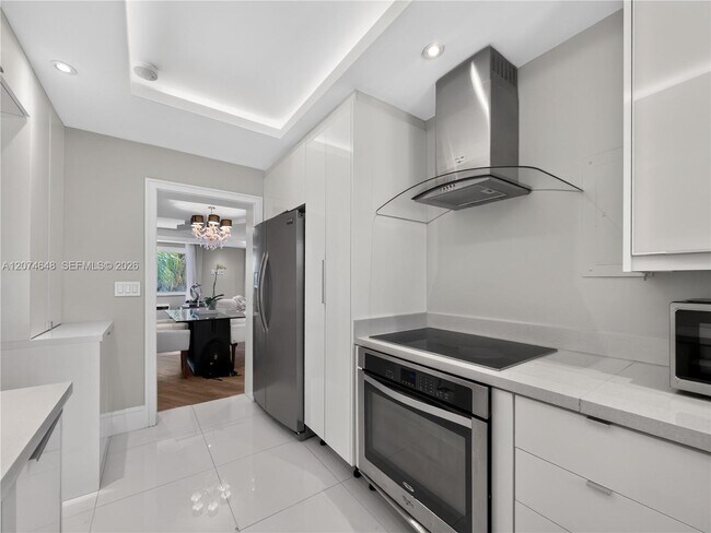 10190 Collins Ave Unit 204