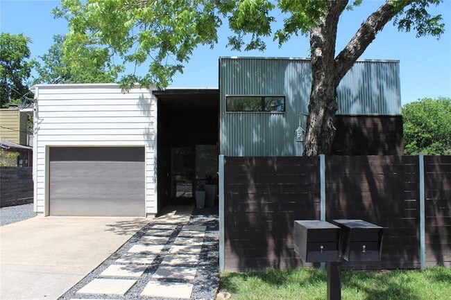 Building Photo - 3700 Garden Villa Ln Unit 1