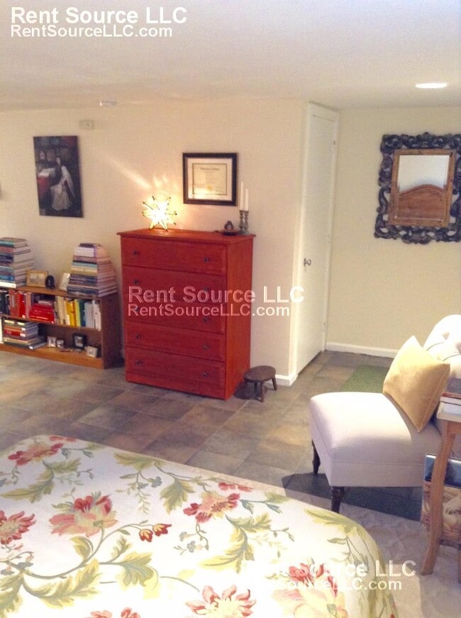 Photo - 2B Hingham St