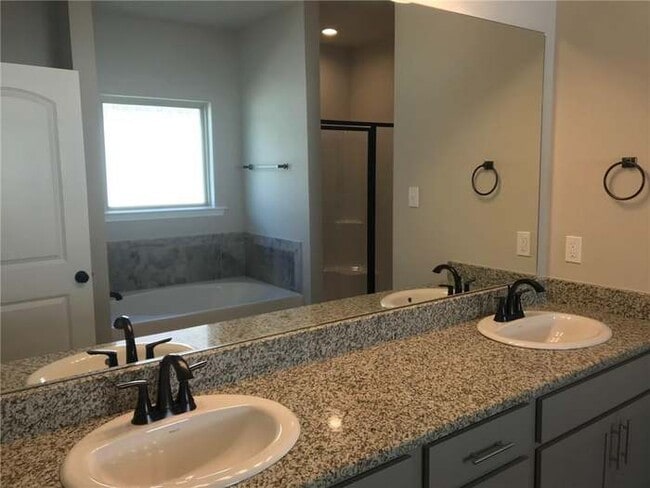 Photo - 5037 Park Shore Dr