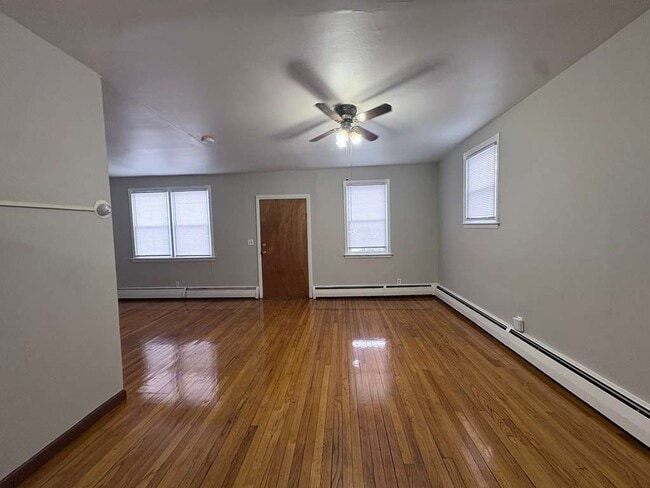 Photo - 514 Main St Unit 1