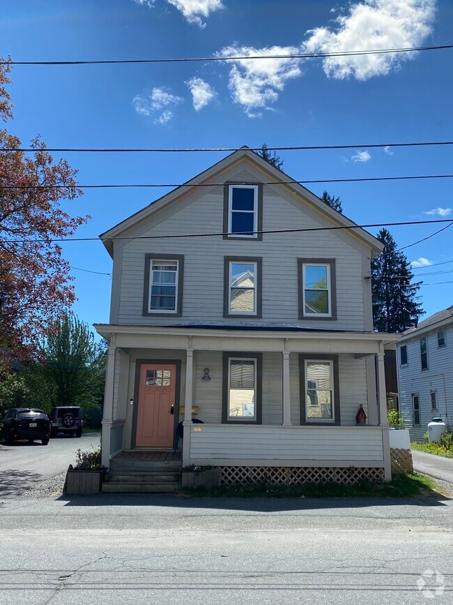 Building Photo - 11 Green Street Unit House