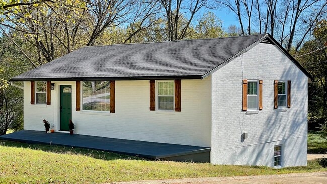 Building Photo - 820 Goldfinch Ave