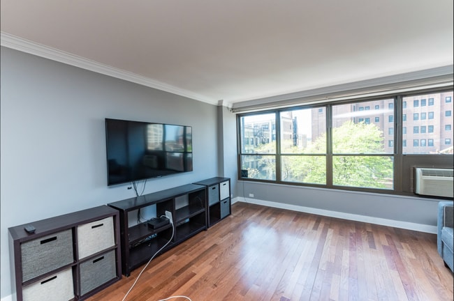 Building Photo - 2930 N Sheridan Rd Unit 602