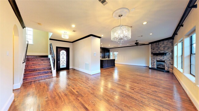 Photo - 4708 Ingersoll St