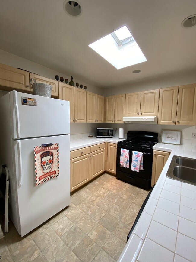 Another kitchen view - 1322 Garnet Ave Unit 201
