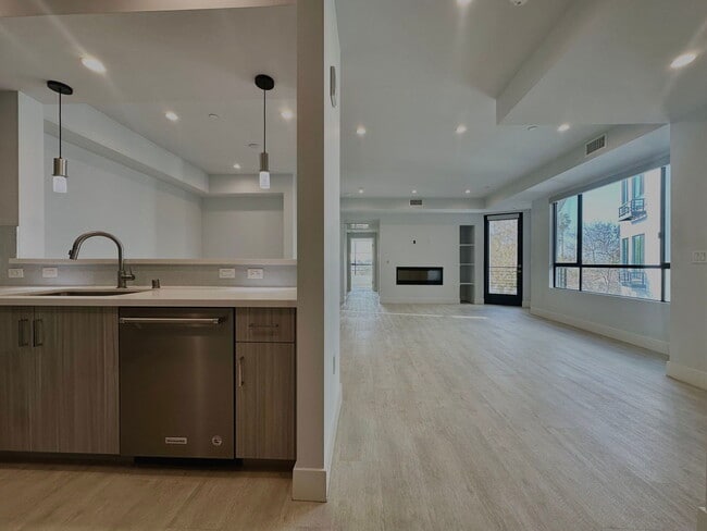 Building Photo - 5953 Saturn St Unit 306