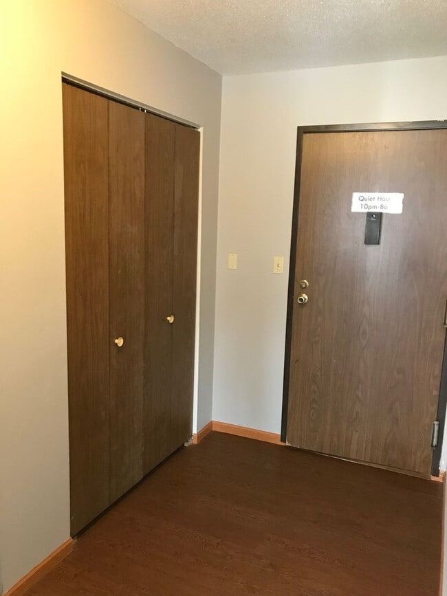 Photo - Riverside Apartments