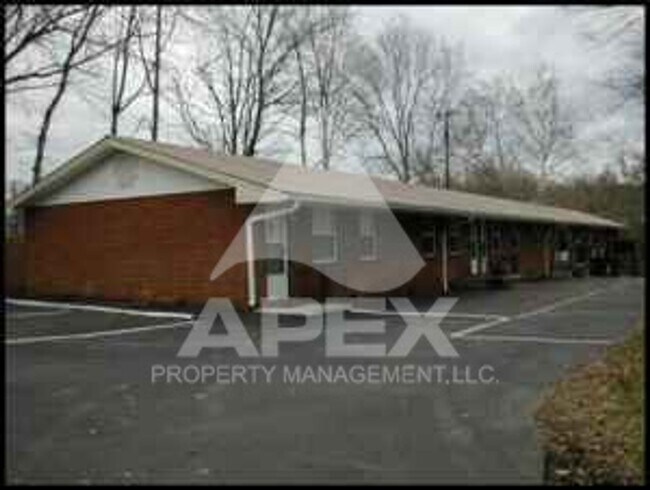 Building Photo - Spacious 1-Bd / 1-Ba Apartment In South Knoxville! Unit Apt #8