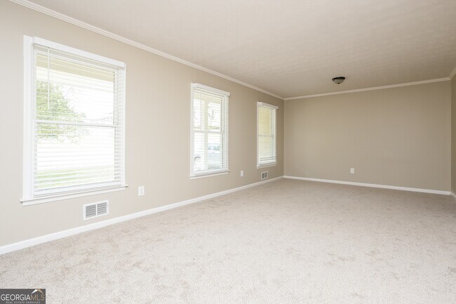 Photo - 680 N Kingsley Dr