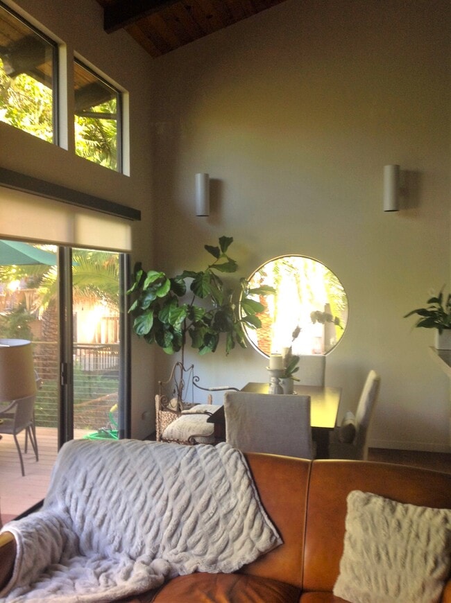 Photo - 1032 Leff St