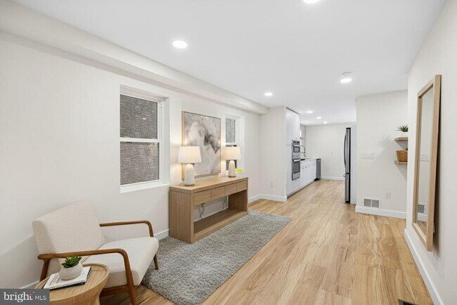 Photo - 1124 Dunton St