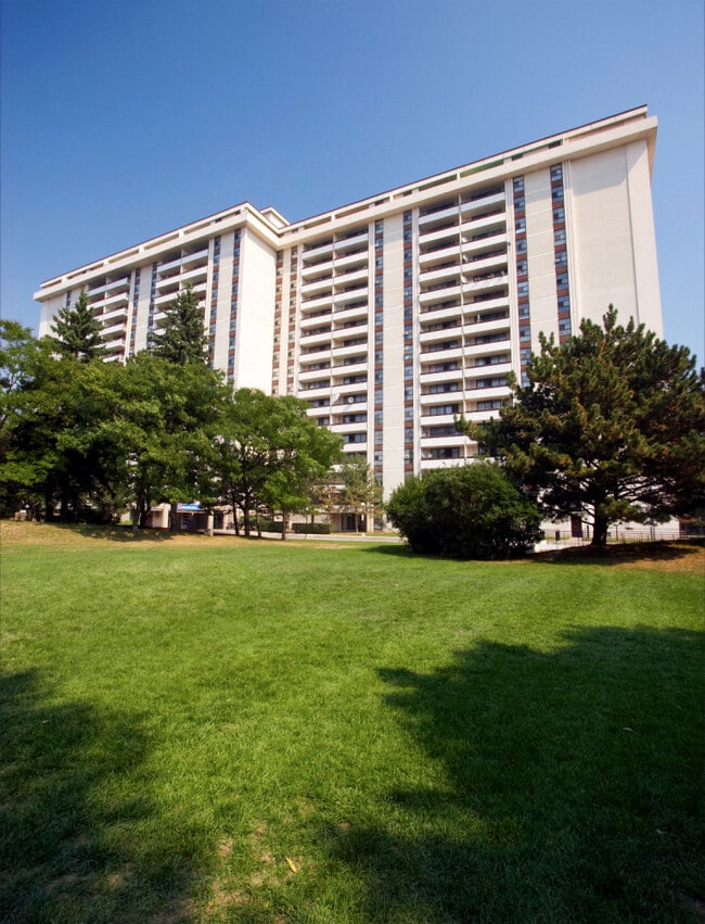 Building Photo - 10 Grenoble