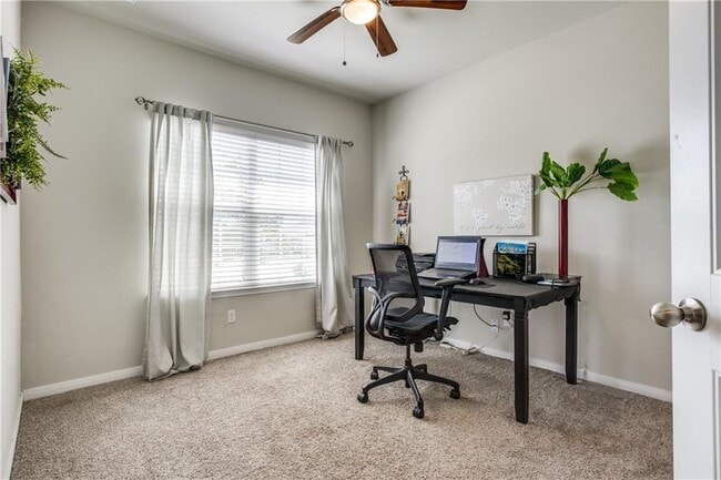 Photo - 1072 Gaelic Dr