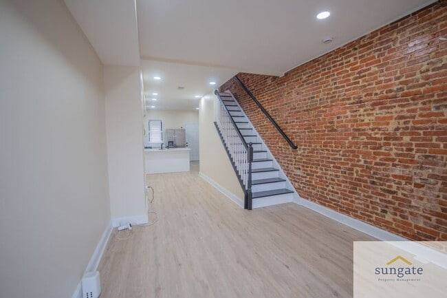 3205 Esther Pl