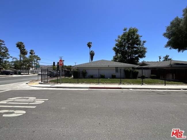 Photo - 1287 Olive Tree Ln Unit C