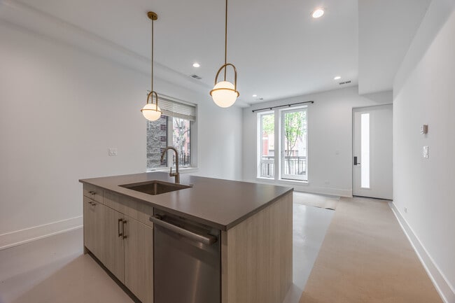 Photo - 1814 W Thomas St Unit 1F
