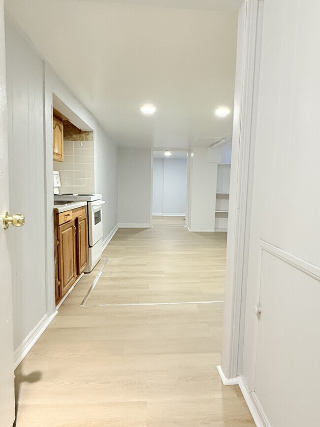 Photo - 1664 Goyeau St Unit Lower