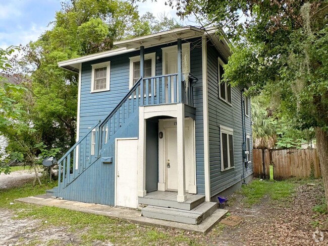 Building Photo - Historic One Bedroom Apartment - Walk to UF!