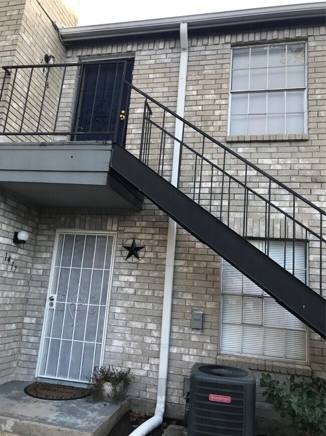 Building Photo - 9797 Leawood Blvd Unit True